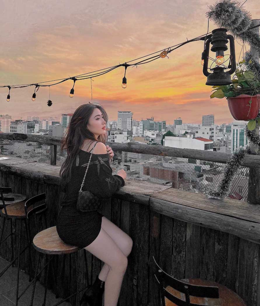 Hoàng hôn tại quán nước view Landmark 81 Ráng Chiều