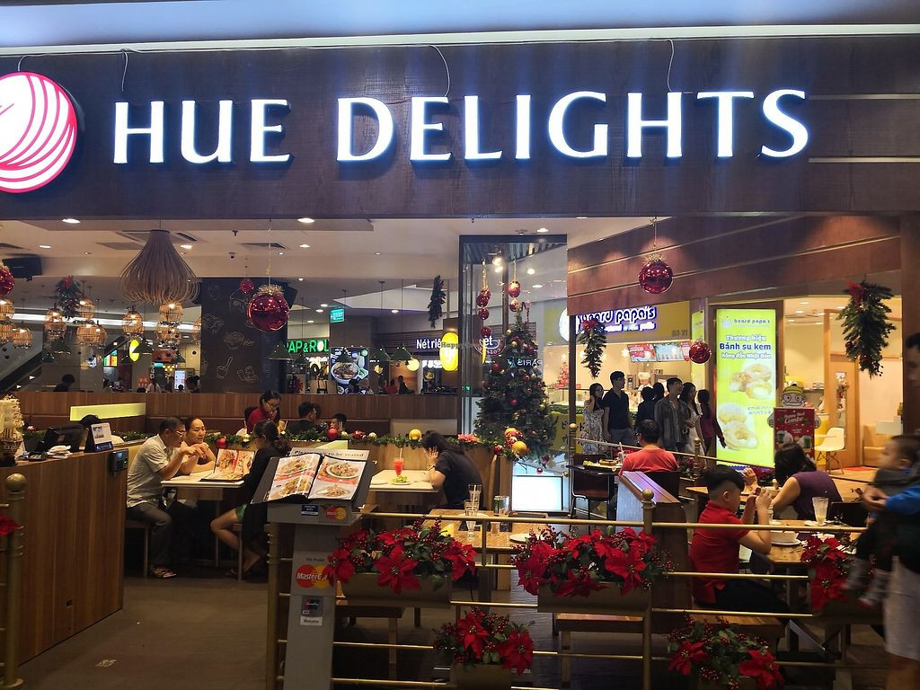 Hue Delights mang ẩm thực cố đô đến với view Landmark 81 về đêm