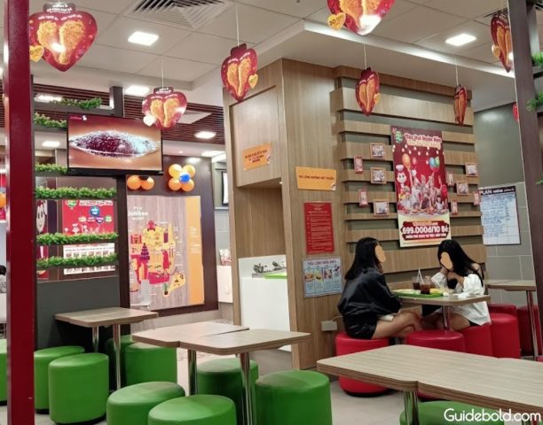 Jollibee Vincom Đồng Hới toạ lạc tại trung tâm thương mại Vincom
