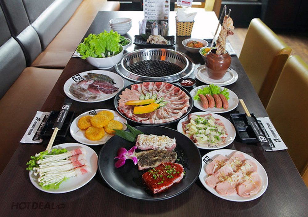 Khay thịt bò tươi ngon, hấp dẫn sẵn sàng cho món nướng Yakiniku tại Gyu-Kaku