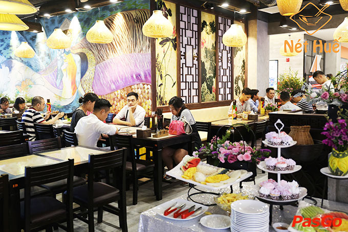 Không gian ấm cúng tại nhà hàng Vincom Huế