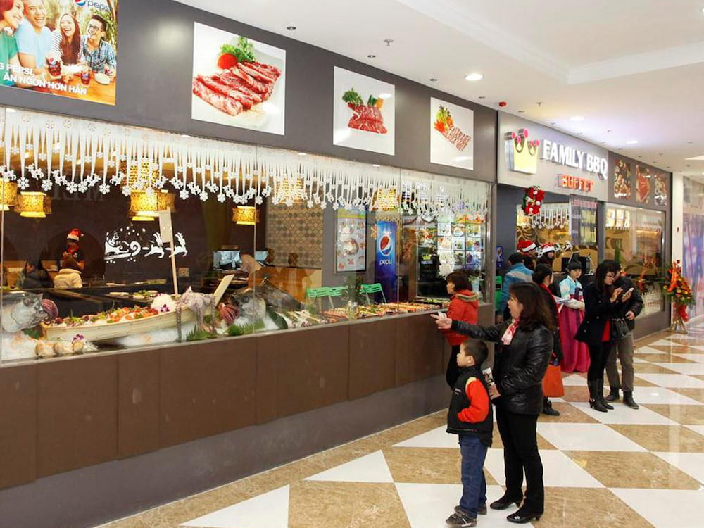 Không gian ẩm thực đa dạng tại Vincom Royal City Hà Nội, nơi quy tụ nhiều nhà hàng quốc tế và món ăn đặc sắc