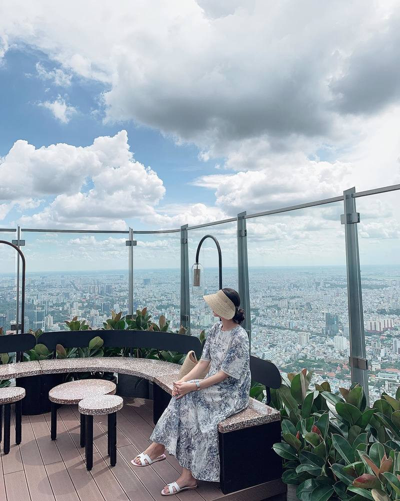 Không gian Bar Blank Lounge tại Landmark 81 với tầm nhìn tuyệt đẹp