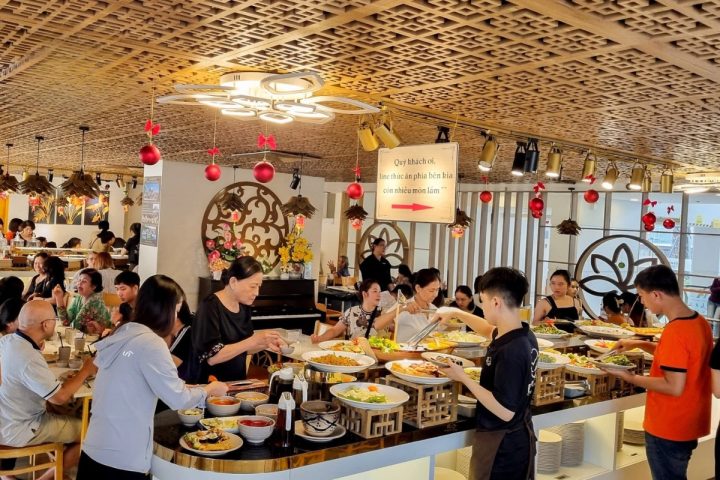 Không gian Buffet Chay D'GEMMA tại Vincom 3 Tháng 2