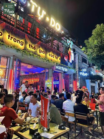Không gian hiện đại của Quán Nhậu Tự Do trong Vincom Smart City