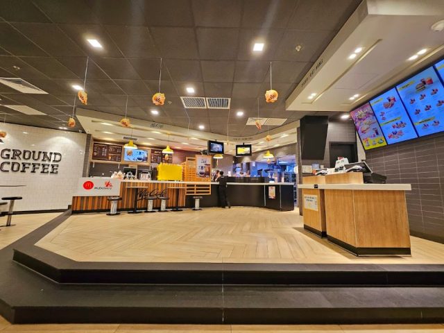 Không gian hiện đại và món gà rán McDonald's tại Vincom Trần Duy Hưng