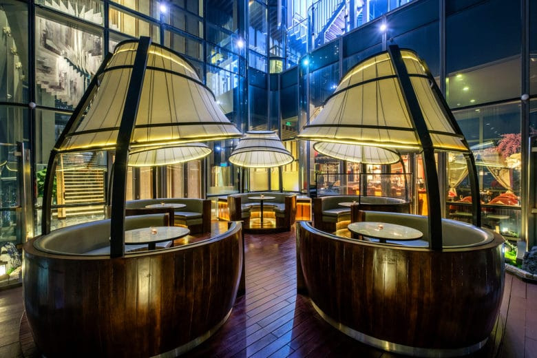 Không gian lãng mạn, riêng tư cho các cặp đôi tại Miwaku Premium Bar Landmark 81
