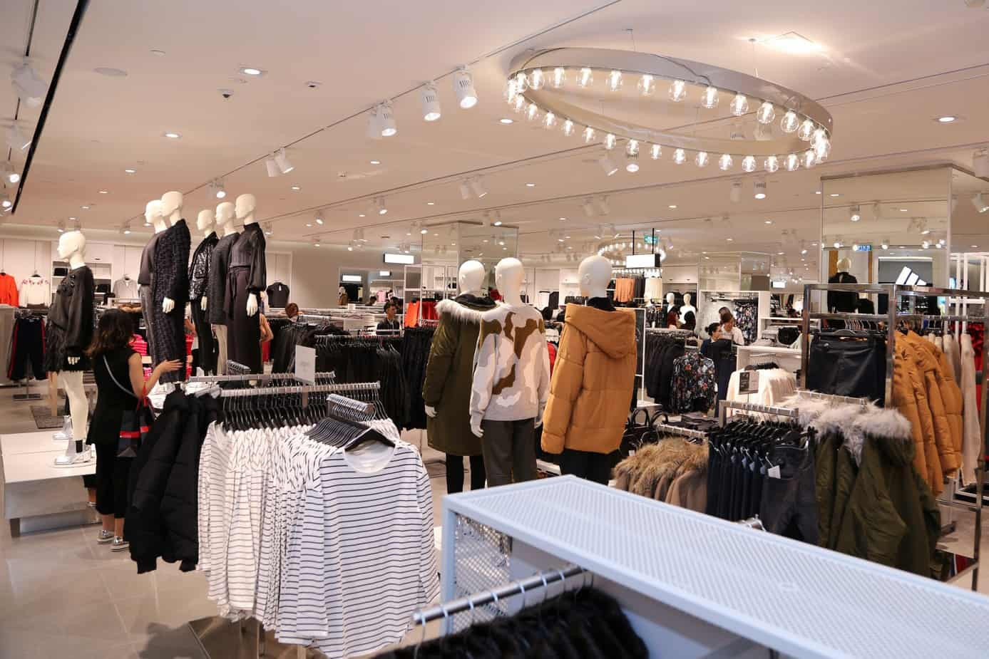 Không gian mua sắm đa dạng tại Vincom Mega Royal City