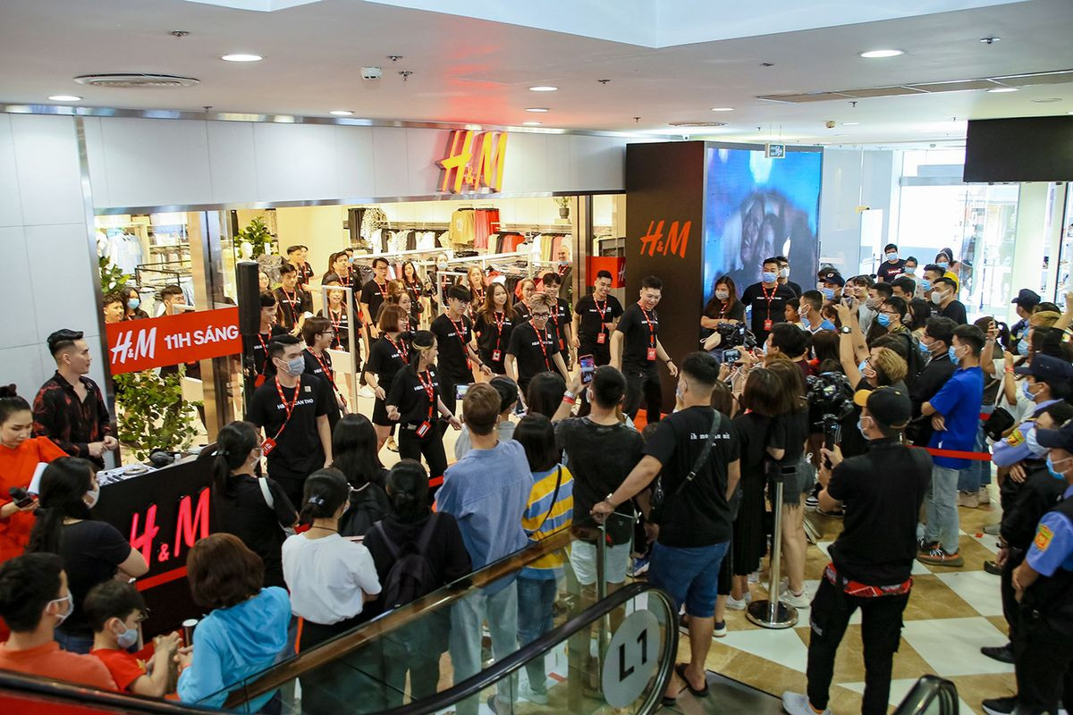 Không gian mua sắm hiện đại tại Vincom Hạ Long, kế bên khu ẩm thực