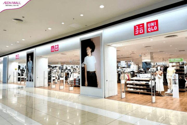 Không gian mua sắm hiện đại và rộng rãi tại Uniqlo Vincom Gò Vấp, mang đến trải nghiệm thời trang LifeWear đích thực.