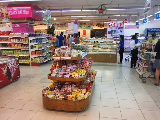 Không gian mua sắm rộng rãi và hiện đại tại các siêu thị lớn ở Vĩnh Long