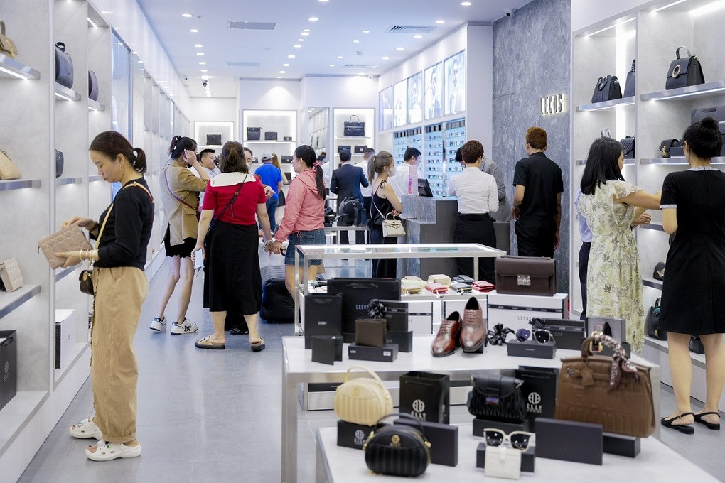 Không gian mua sắm sầm uất tại Vincom Plaza Đông Hà, Quảng Trị