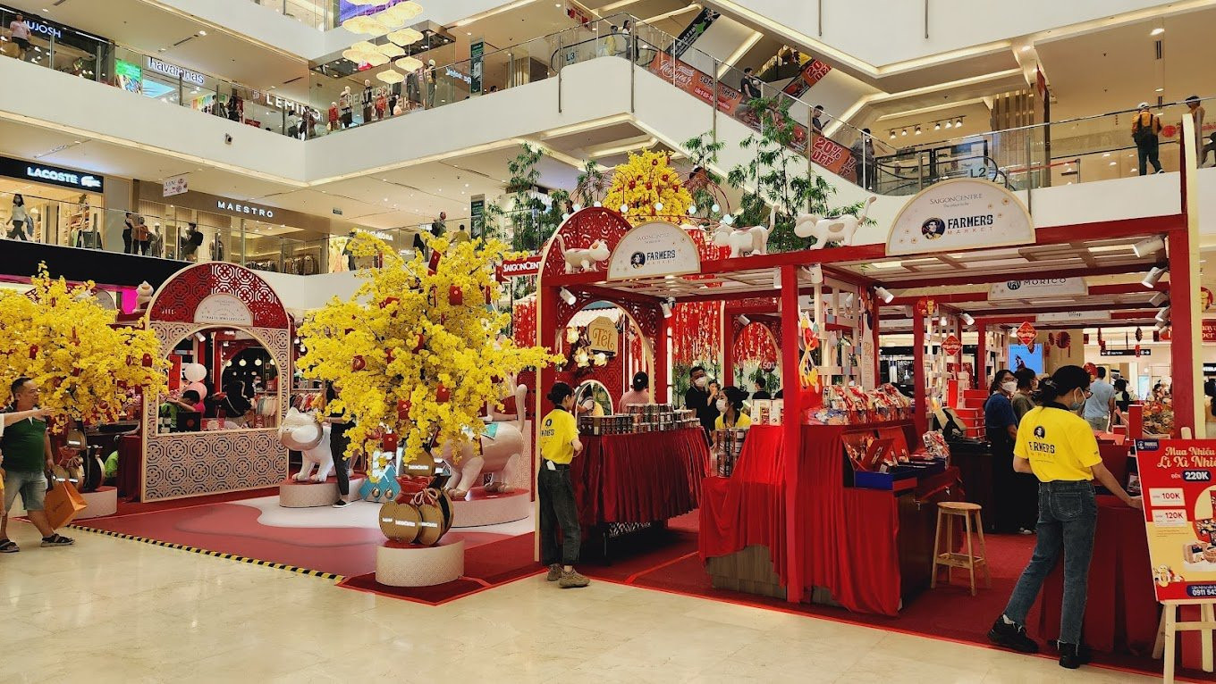 Không gian mua sắm sang trọng với các thương hiệu đẳng cấp tại Saigon Centre Mall.