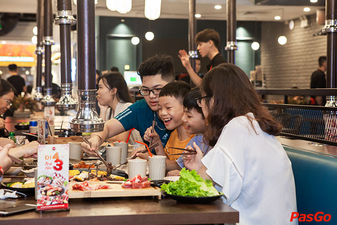 Không gian nội thất rộng rãi, hiện đại của Yakimono Vincom Trần Duy Hưng.