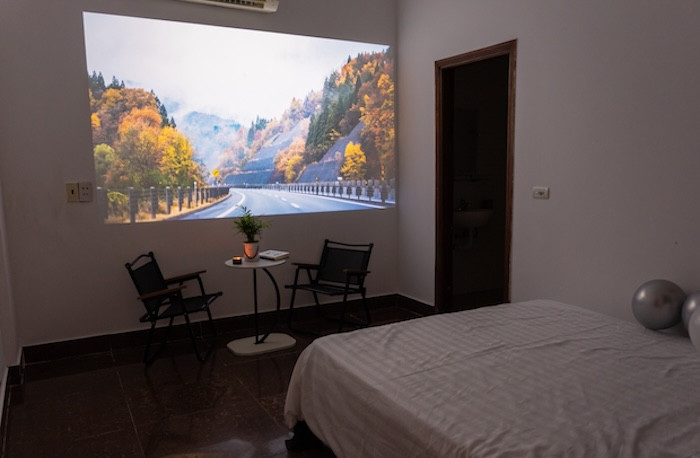Không gian riêng tư và ấm cúng tại HGV Cinema Coffee Film, lý tưởng cho các cặp đôi.