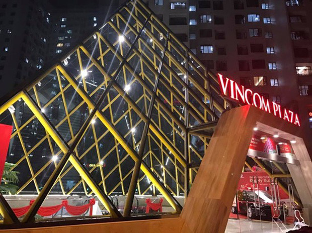 Không gian rộng lớn và hiện đại của Vincom Plaza Bắc Từ Liêm với ánh sáng tự nhiên