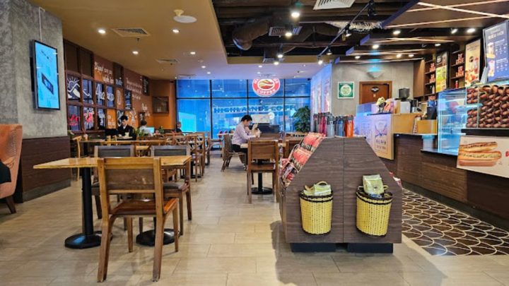 Không gian rộng rãi của Highland Coffee