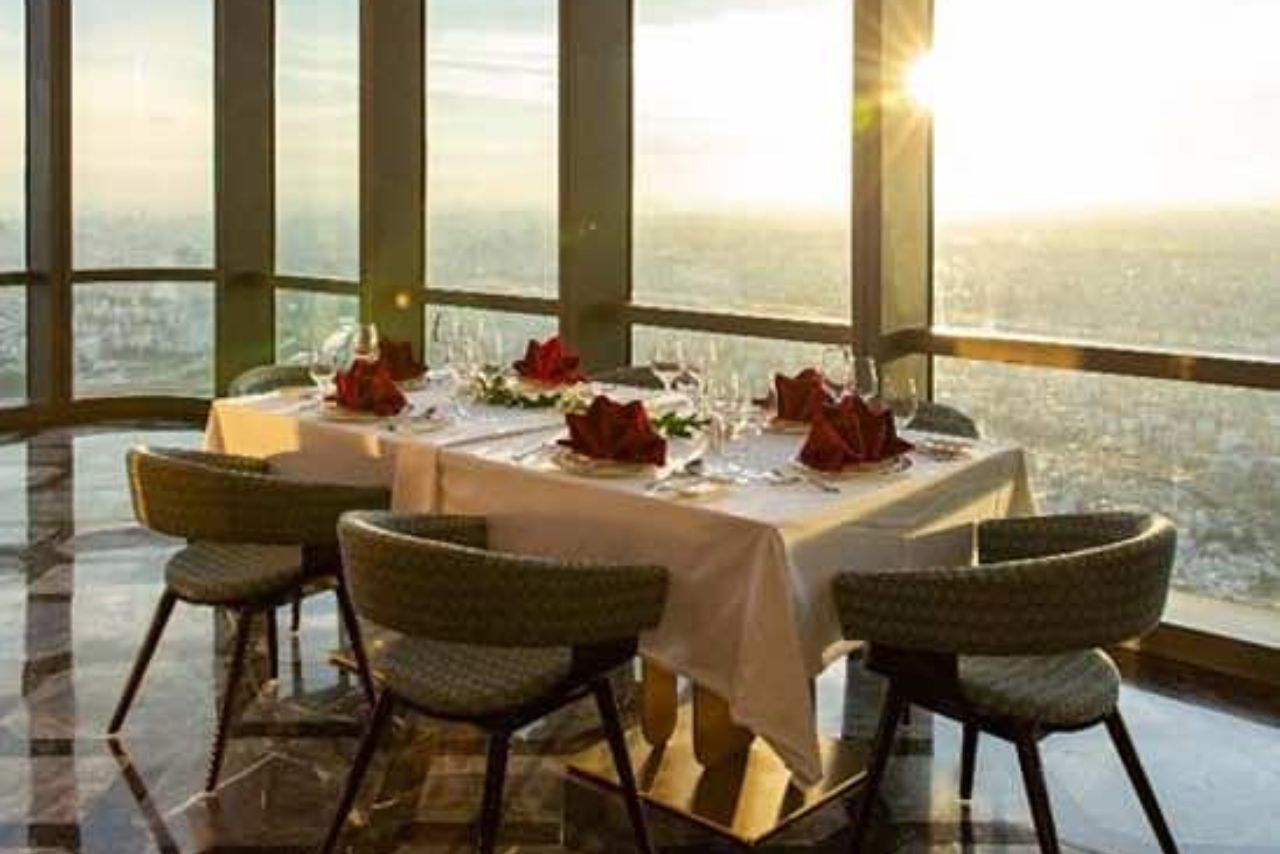 Không gian sang trọng cho bữa tối trên mây tại Landmark 81 SkyView