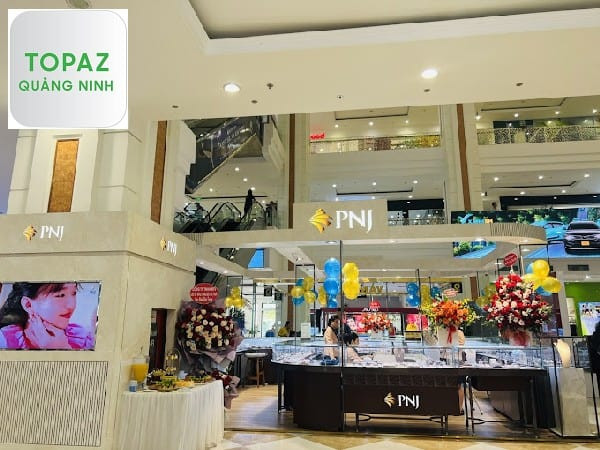 Không gian sang trọng tại PNJ Vincom Hạ Long