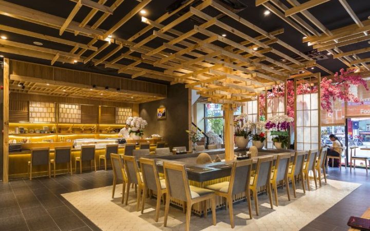 Không gian Sushi Kei hiện đại, sang trọng tại Hà Nội với khu vực sushi băng chuyền