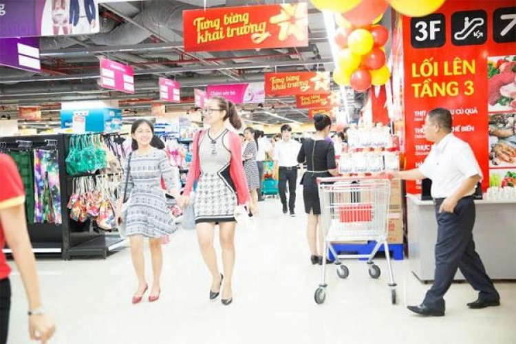 Không khí khai trương sôi động tại VinMart Đồng Khởi