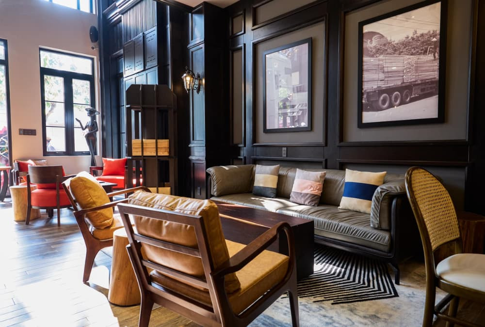 Khônh gian tinh tế đậm chất châu Âu tại Timber Bistro
