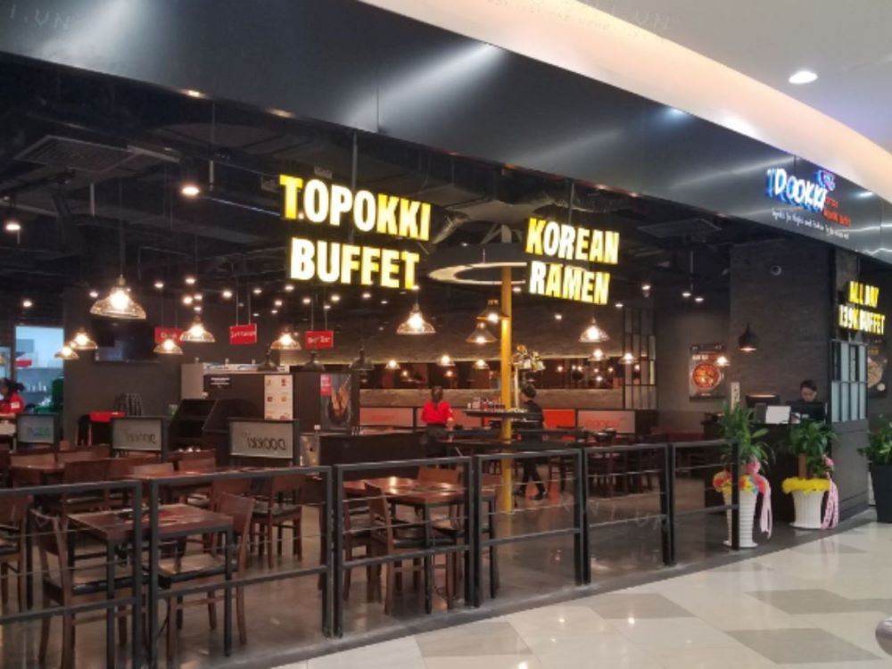 Khu ẩm thực đa dạng với các nhà hàng sang trọng tại Vincom Trần Duy Hưng