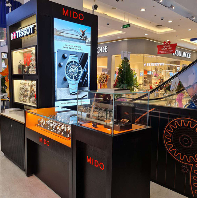 Khu trưng bày đồng hồ Thụy Sĩ sang trọng tại Vincom Mỹ Tho Tiền Giang