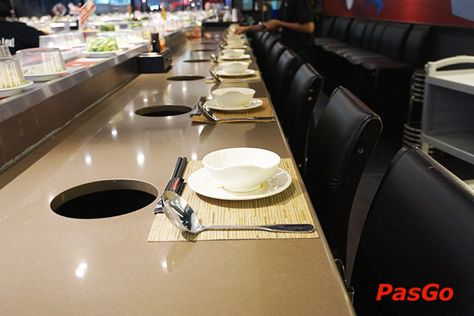 Khu vực bàn lẩu cá nhân hoặc nhóm tại Kichi Kichi Vincom Lê Văn Việt