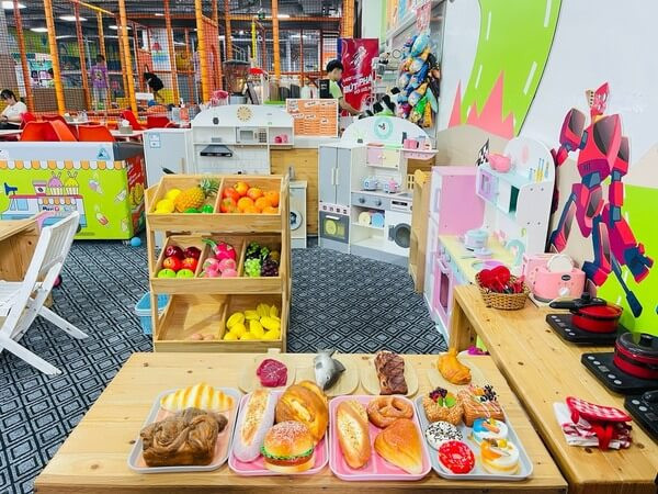 Khu vực chơi đồ hàng sinh động cho trẻ em ở Bigfun Vincom Phạm Ngọc Thạch