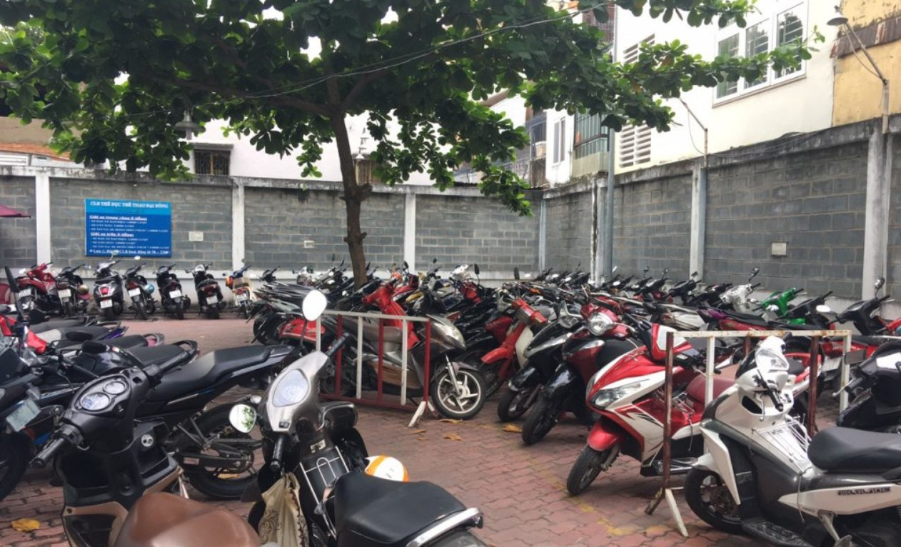 Khu vực đỗ xe máy qua đêm ở Vincom