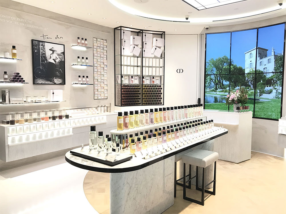 Khu vực trưng bày nước hoa Dior cao cấp tại boutique