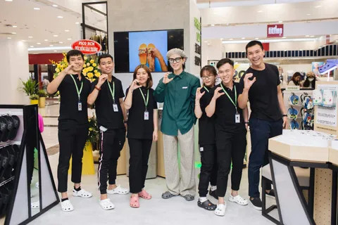 Khung cảnh nhộn nhịp tại sự kiện ra mắt Crocs Vincom Đồng Khởi