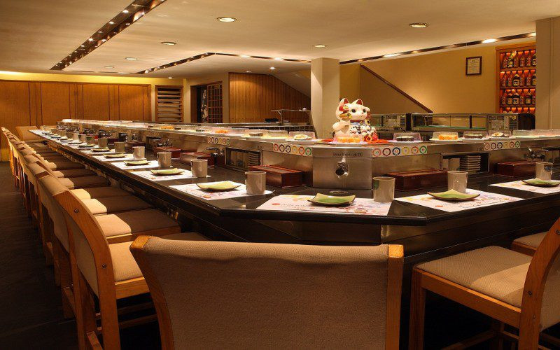 Kiến trúc độc đáo và sang trọng tại Asahi Sushi, nhà hàng sushi băng chuyền hàng đầu