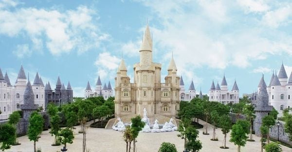 Kittyd &amp; Minnied đẹp như một châu Âu thu nhỏ