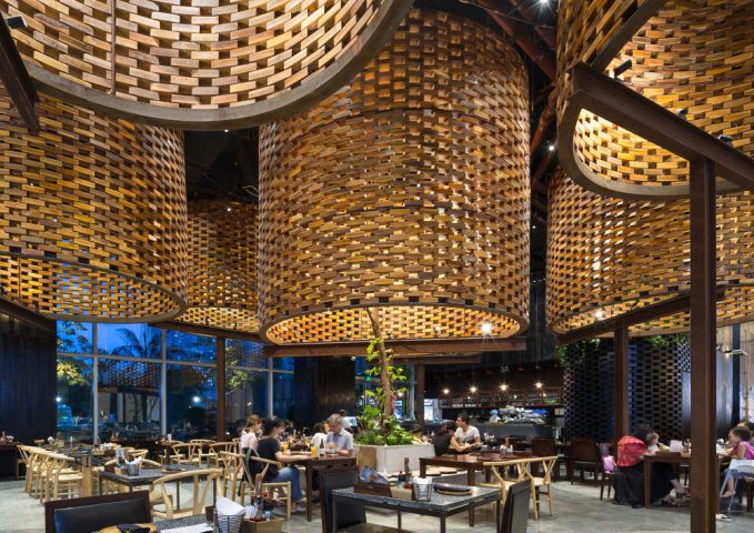 Lối vào nhà hàng Pizza 4P's Landmark 72 Hà Nội với kiến trúc độc đáo