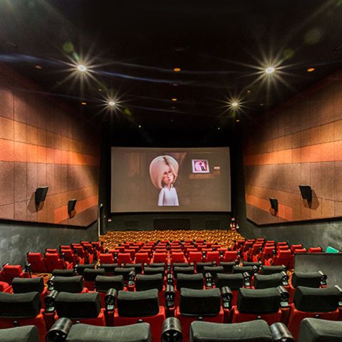 Lotte Cinema với màn hình lớn và ghế ngồi thoải mái
