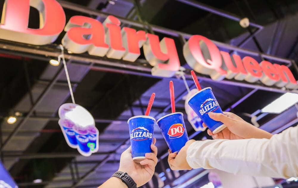 Ly kem Blizzard mát lạnh đặc trưng của Dairy Queen, một lựa chọn tại Vincom Phạm Ngọc Thạch