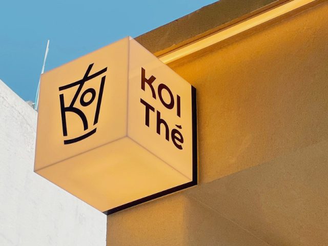 Ly trà sữa KOI Thé với logo đặc trưng