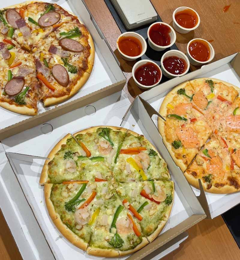 Mâm pizza combo ba vị thơm ngon tại Lạc Rang Steak &amp; BBQ Long An