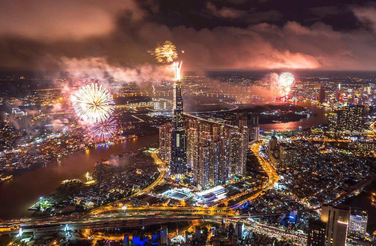 Màn trình diễn pháo hoa rực rỡ tại Công viên bờ sông Landmark 81 vào các dịp lễ lớn
