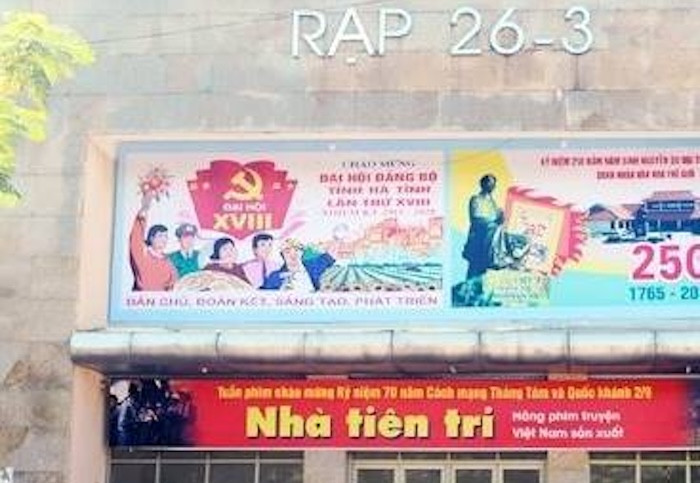 Mặt tiền của Rạp chiếu phim 26/3 Hà Tĩnh, một biểu tượng văn hóa lâu đời