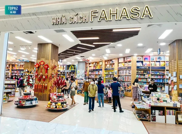 Mặt tiền nhà sách Fahasa Vincom Bà Triệu bên trong trung tâm thương mại