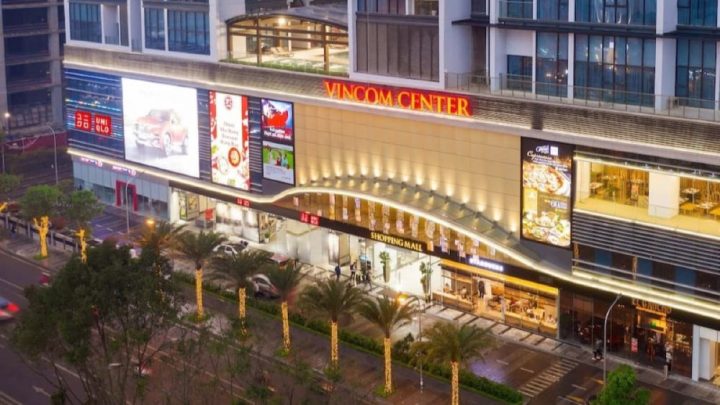 Mặt tiền trung tâm thương mại Vincom Center Metropolis Liễu Giai sầm uất