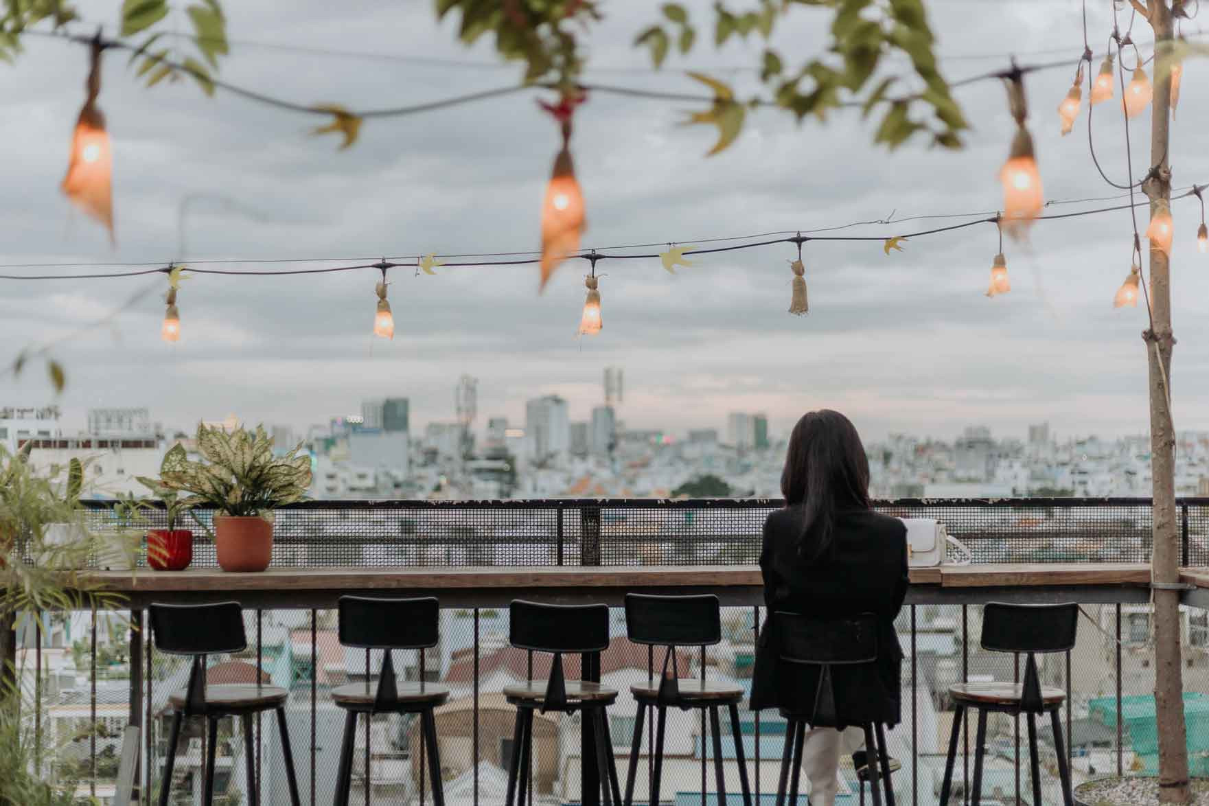 Menu đồ uống phong phú tại quán nước view Landmark Chạng Vạng Hàng Xanh
