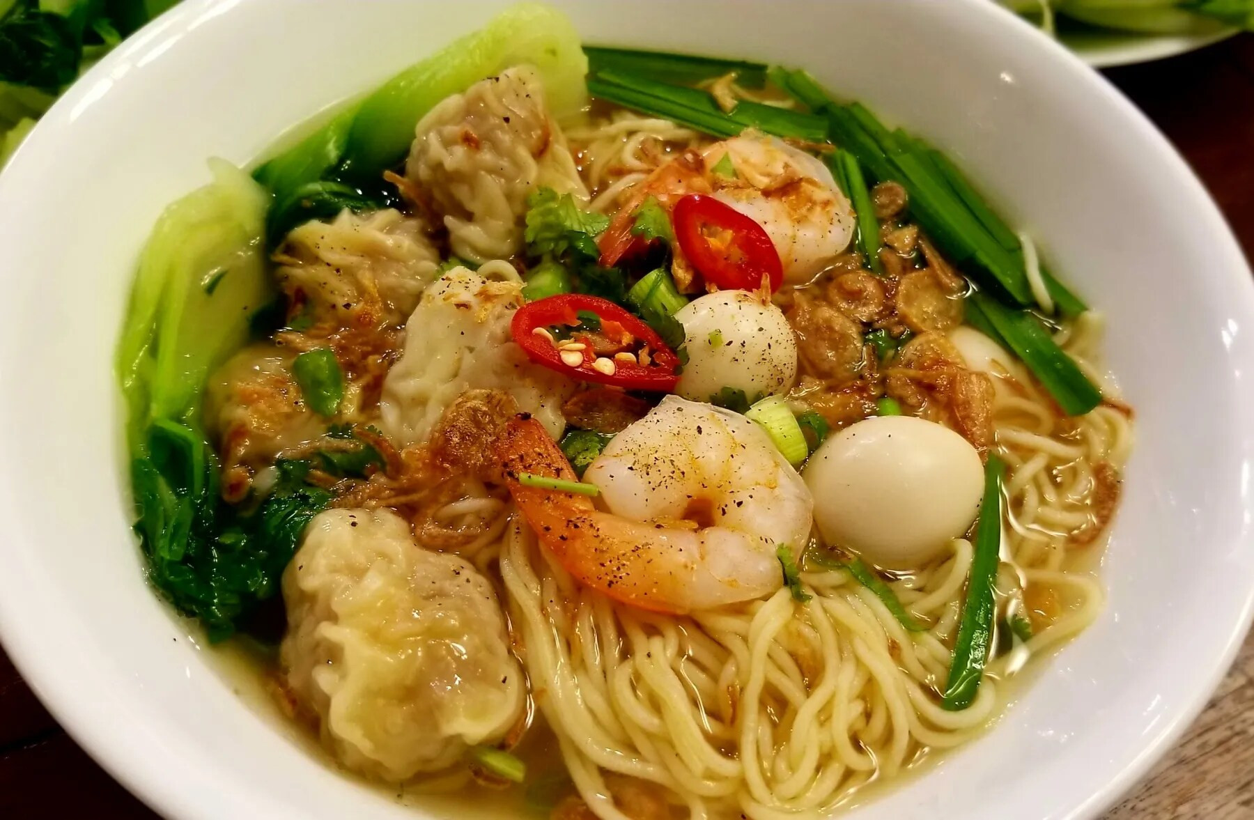 Mì hoành thánh với xá xíu