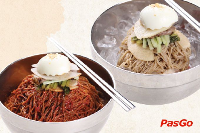 Mì lạnh Bibim Naengmyeon chua cay hấp dẫn của ẩm thực Hàn tại GoGi House