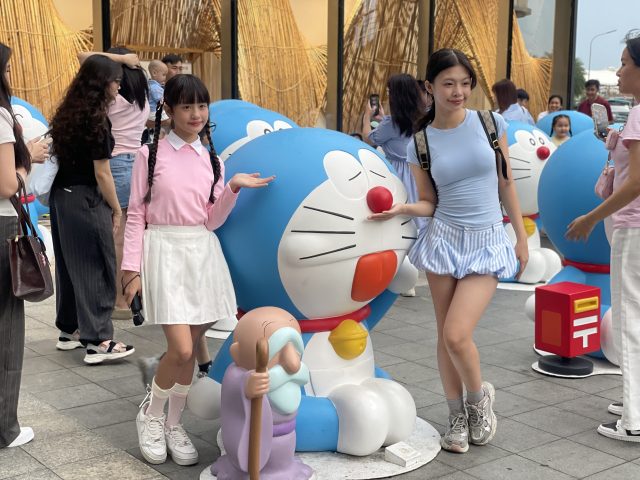 Mô hình Doraemon rực rỡ tại hội chợ Landmark 81