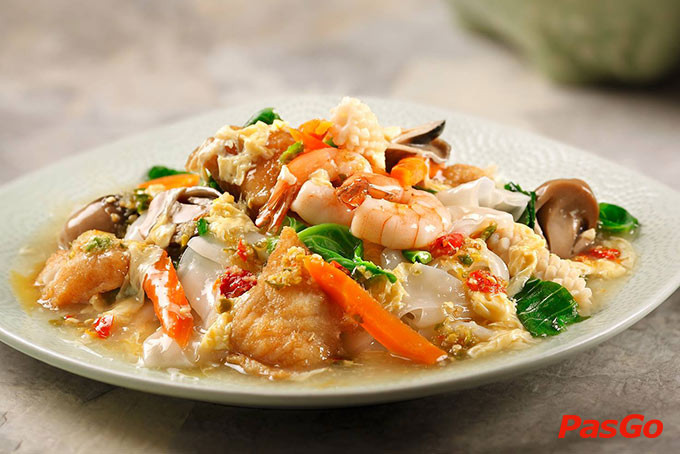 Món ăn gỏi xoài hải sản tại ThaiExpress Vincom Nguyễn Chí Thanh
