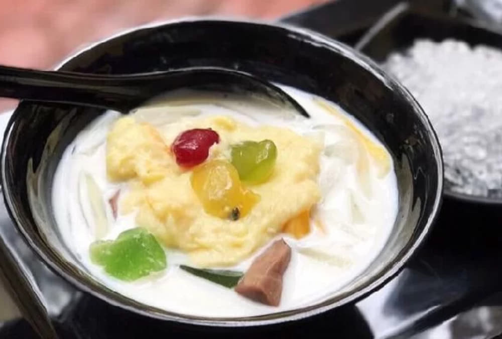Món chè thái mát lạnh được dùng làm tráng miệng tại Buffet Phố Biển